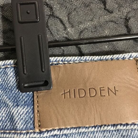 Hidden Distressed Cuffed Jeans  Size 27 - Picture 9 of 10